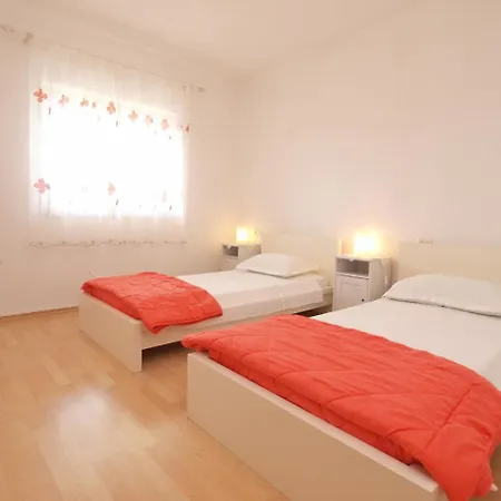 House Graciela 945 *